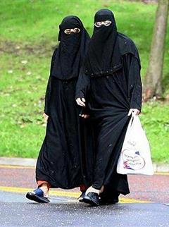 hijabed women