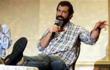 Reuters - Sat Jul 29, 2:06 AM ET Mel Gibson gestures during a news conference at Veracruz port in Mexico October 28, 2005. Gibson was arrested in Malibu early on Friday and released on bail, according to police, in what media reports said was a case of driving under the influence. (Felipe Courzo/Reuters) 