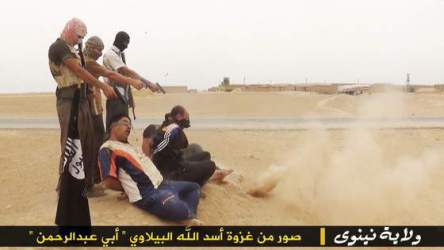 ISIS fighters execute three Iraqi soldiers